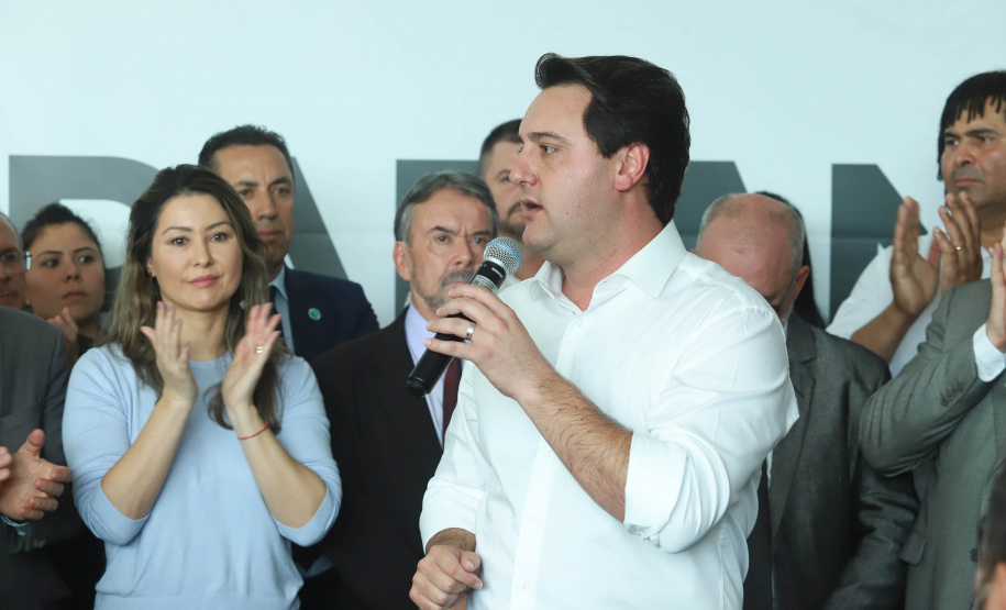 O governador Carlos Massa Ratinho Junior disse nesta quarta-feira (22), no lançamento oficial da Superintendência Geral de Diálogo e Interação Social (Sudis), que o Governo do Paraná está aberto ao diálogo e vai trabalhar diariamente para atender as demandas de todos os setores da sociedade, principalmente dos mais necessitados, em respeito ao compromisso com a construção de um Estado moderno e protetivo.Foto: Rodrigo Felix Leal/ANPr