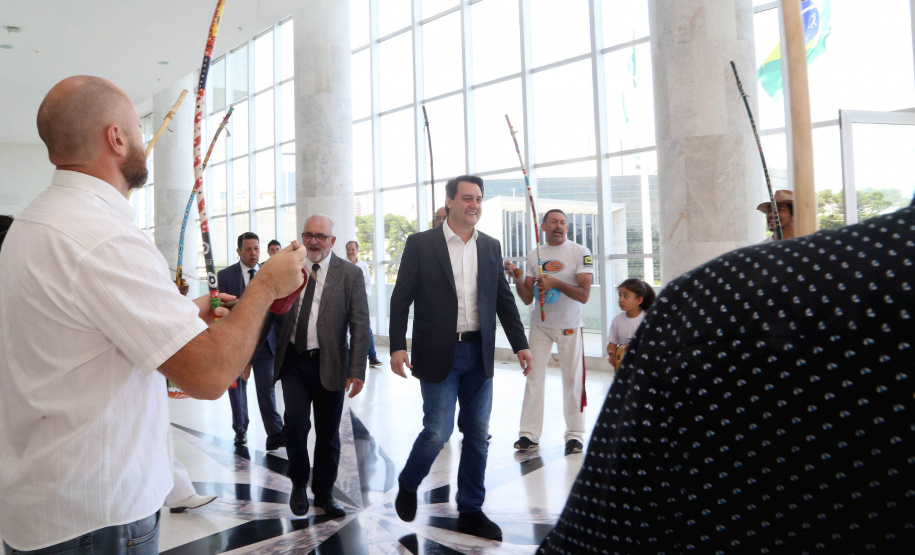 O governador Carlos Massa Ratinho Junior disse nesta quarta-feira (22), no lançamento oficial da Superintendência Geral de Diálogo e Interação Social (Sudis), que o Governo do Paraná está aberto ao diálogo e vai trabalhar diariamente para atender as demandas de todos os setores da sociedade, principalmente dos mais necessitados, em respeito ao compromisso com a construção de um Estado moderno e protetivo.Foto: Gilson Abreu/ANPr