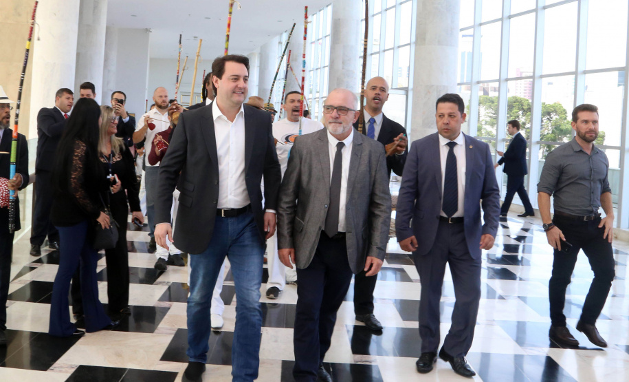 O governador Carlos Massa Ratinho Junior disse nesta quarta-feira (22), no lançamento oficial da Superintendência Geral de Diálogo e Interação Social (Sudis), que o Governo do Paraná está aberto ao diálogo e vai trabalhar diariamente para atender as demandas de todos os setores da sociedade, principalmente dos mais necessitados, em respeito ao compromisso com a construção de um Estado moderno e protetivo.Foto: Gilson Abreu/ANPr