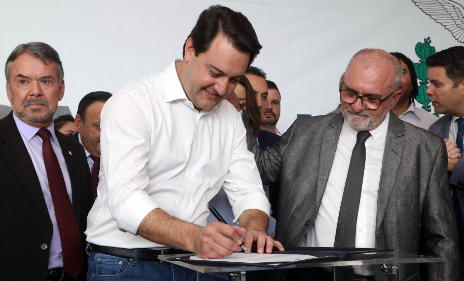 O governador Carlos Massa Ratinho Junior disse nesta quarta-feira (22), no lançamento oficial da Superintendência Geral de Diálogo e Interação Social (Sudis), que o Governo do Paraná está aberto ao diálogo e vai trabalhar diariamente para atender as demandas de todos os setores da sociedade, principalmente dos mais necessitados, em respeito ao compromisso com a construção de um Estado moderno e protetivo.Foto: Gilson Abreu/ANPr