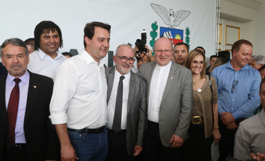 O governador Carlos Massa Ratinho Junior disse nesta quarta-feira (22), no lançamento oficial da Superintendência Geral de Diálogo e Interação Social (Sudis), que o Governo do Paraná está aberto ao diálogo e vai trabalhar diariamente para atender as demandas de todos os setores da sociedade, principalmente dos mais necessitados, em respeito ao compromisso com a construção de um Estado moderno e protetivo.Foto: Gilson Abreu/ANPr