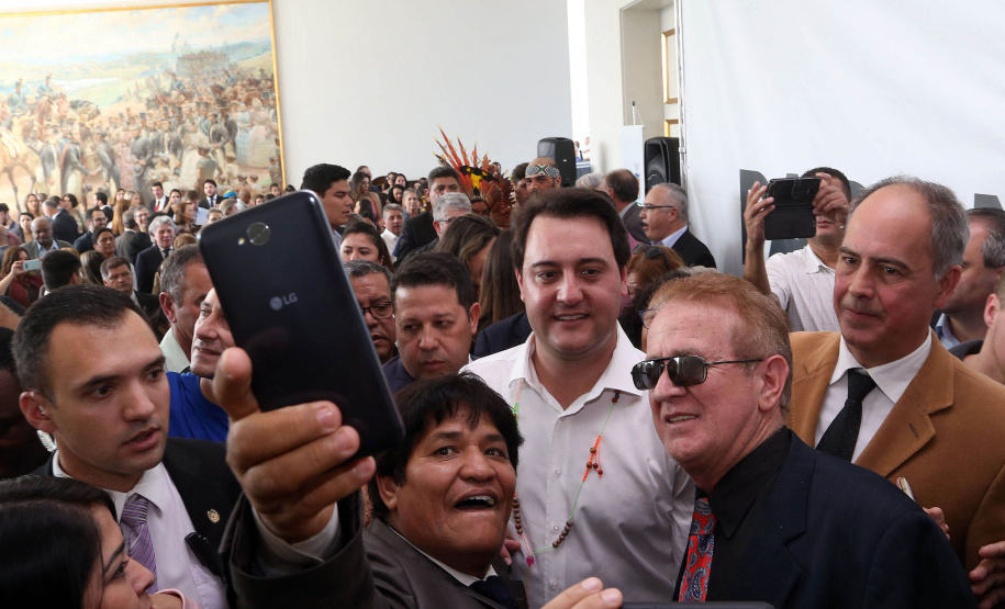O governador Carlos Massa Ratinho Junior disse nesta quarta-feira (22), no lançamento oficial da Superintendência Geral de Diálogo e Interação Social (Sudis), que o Governo do Paraná está aberto ao diálogo e vai trabalhar diariamente para atender as demandas de todos os setores da sociedade, principalmente dos mais necessitados, em respeito ao compromisso com a construção de um Estado moderno e protetivo.Foto: Gilson Abreu/ANPr