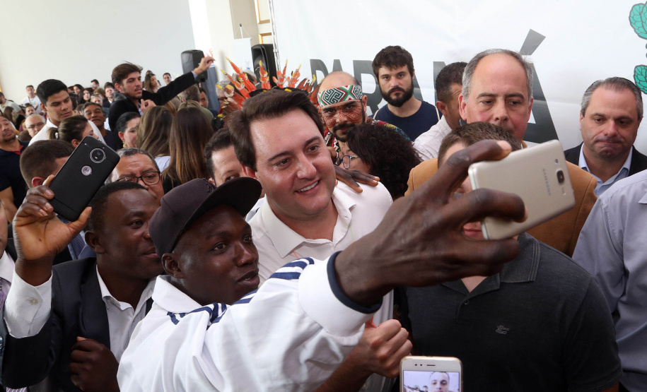 O governador Carlos Massa Ratinho Junior disse nesta quarta-feira (22), no lançamento oficial da Superintendência Geral de Diálogo e Interação Social (Sudis), que o Governo do Paraná está aberto ao diálogo e vai trabalhar diariamente para atender as demandas de todos os setores da sociedade, principalmente dos mais necessitados, em respeito ao compromisso com a construção de um Estado moderno e protetivo.Foto: Gilson Abreu/ANPr