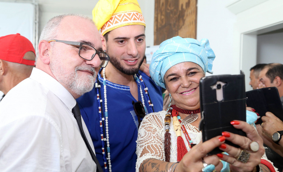 O governador Carlos Massa Ratinho Junior disse nesta quarta-feira (22), no lançamento oficial da Superintendência Geral de Diálogo e Interação Social (Sudis), que o Governo do Paraná está aberto ao diálogo e vai trabalhar diariamente para atender as demandas de todos os setores da sociedade, principalmente dos mais necessitados, em respeito ao compromisso com a construção de um Estado moderno e protetivo.Foto: Gilson Abreu/ANPr