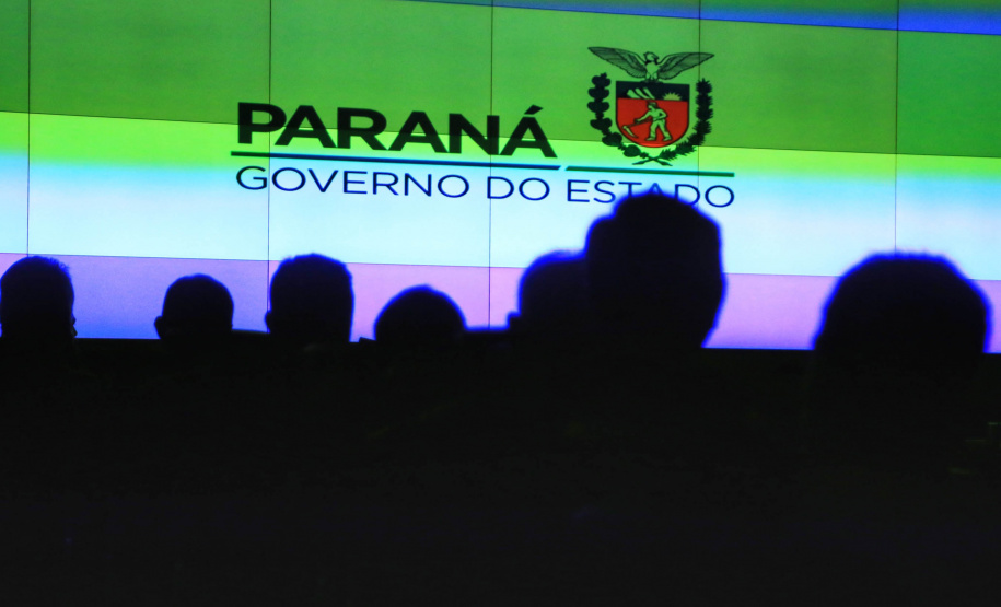 Chefes de 42 núcleos regionais do Governo do Estado das cidades de Londrina, Cornélio Procópio e Jacarezinho participaram nesta quarta-feira (22) de uma reunião com o governador Carlos Massa Ratinho Junior no Palácio Iguaçu, em Curitiba