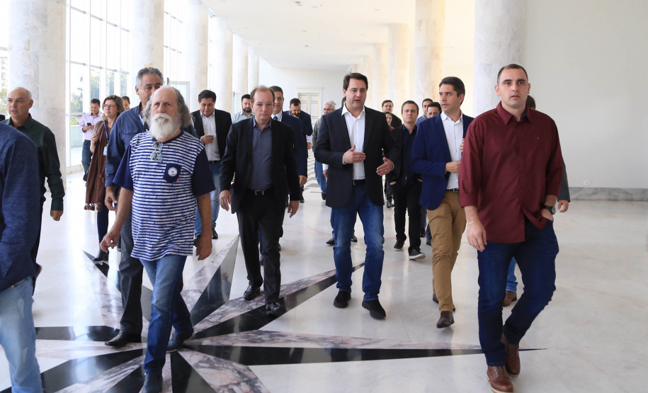 Chefes de 42 núcleos regionais do Governo do Estado das cidades de Londrina, Cornélio Procópio e Jacarezinho participaram nesta quarta-feira (22) de uma reunião com o governador Carlos Massa Ratinho Junior no Palácio Iguaçu, em Curitiba