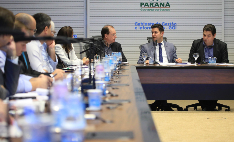 Chefes de 42 núcleos regionais do Governo do Estado das cidades de Londrina, Cornélio Procópio e Jacarezinho participaram nesta quarta-feira (22) de uma reunião com o governador Carlos Massa Ratinho Junior no Palácio Iguaçu, em Curitiba