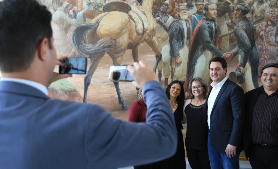 Chefes de 42 núcleos regionais do Governo do Estado das cidades de Londrina, Cornélio Procópio e Jacarezinho participaram nesta quarta-feira (22) de uma reunião com o governador Carlos Massa Ratinho Junior no Palácio Iguaçu, em Curitiba