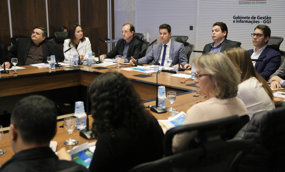 Chefes de 42 núcleos regionais do Governo do Estado das cidades de Londrina, Cornélio Procópio e Jacarezinho participaram nesta quarta-feira (22) de uma reunião com o governador Carlos Massa Ratinho Junior no Palácio Iguaçu, em Curitiba
