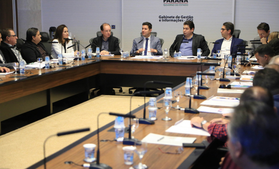Chefes de 42 núcleos regionais do Governo do Estado das cidades de Londrina, Cornélio Procópio e Jacarezinho participaram nesta quarta-feira (22) de uma reunião com o governador Carlos Massa Ratinho Junior no Palácio Iguaçu, em Curitiba