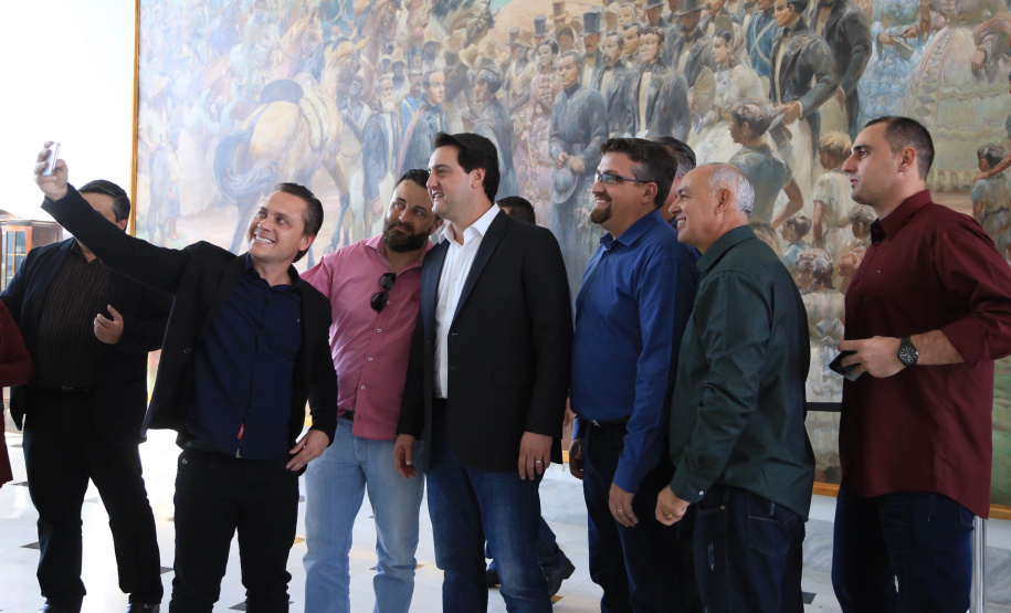 Chefes de 42 núcleos regionais do Governo do Estado das cidades de Londrina, Cornélio Procópio e Jacarezinho participaram nesta quarta-feira (22) de uma reunião com o governador Carlos Massa Ratinho Junior no Palácio Iguaçu, em Curitiba