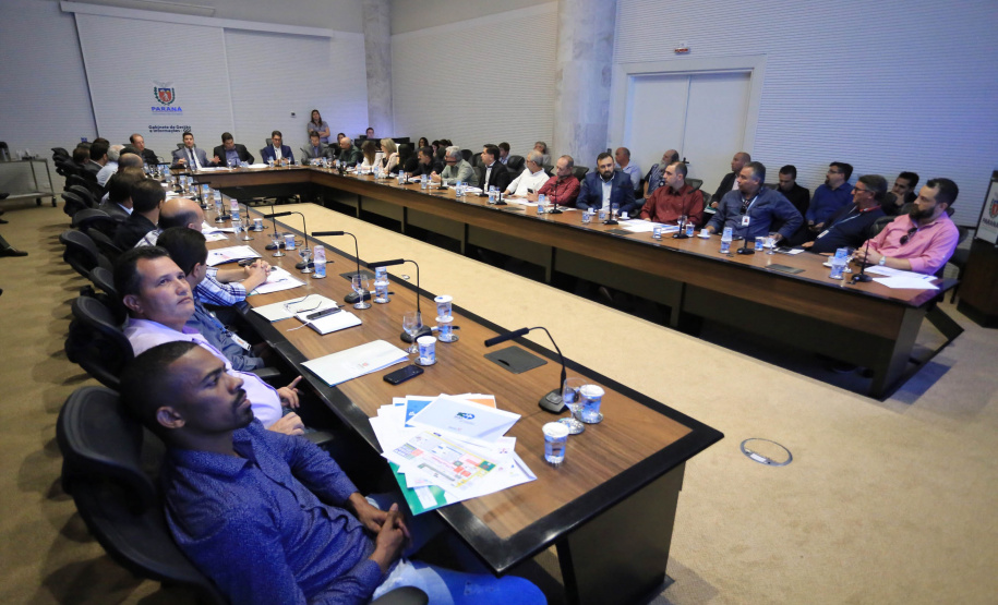 Chefes de 42 núcleos regionais do Governo do Estado das cidades de Londrina, Cornélio Procópio e Jacarezinho participaram nesta quarta-feira (22) de uma reunião com o governador Carlos Massa Ratinho Junior no Palácio Iguaçu, em Curitiba