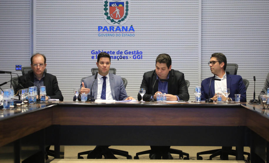 Chefes de 42 núcleos regionais do Governo do Estado das cidades de Londrina, Cornélio Procópio e Jacarezinho participaram nesta quarta-feira (22) de uma reunião com o governador Carlos Massa Ratinho Junior no Palácio Iguaçu, em Curitiba