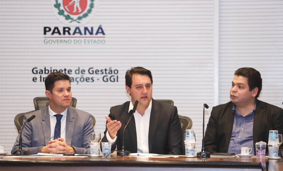 Chefes de 42 núcleos regionais do Governo do Estado das cidades de Londrina, Cornélio Procópio e Jacarezinho participaram nesta quarta-feira (22) de uma reunião com o governador Carlos Massa Ratinho Junior no Palácio Iguaçu, em Curitiba