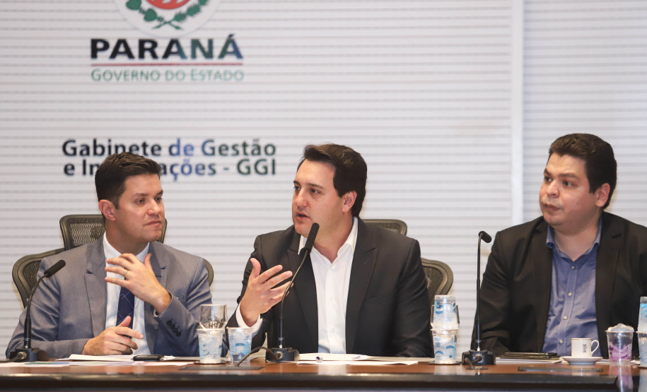 Chefes de 42 núcleos regionais do Governo do Estado das cidades de Londrina, Cornélio Procópio e Jacarezinho participaram nesta quarta-feira (22) de uma reunião com o governador Carlos Massa Ratinho Junior no Palácio Iguaçu, em Curitiba