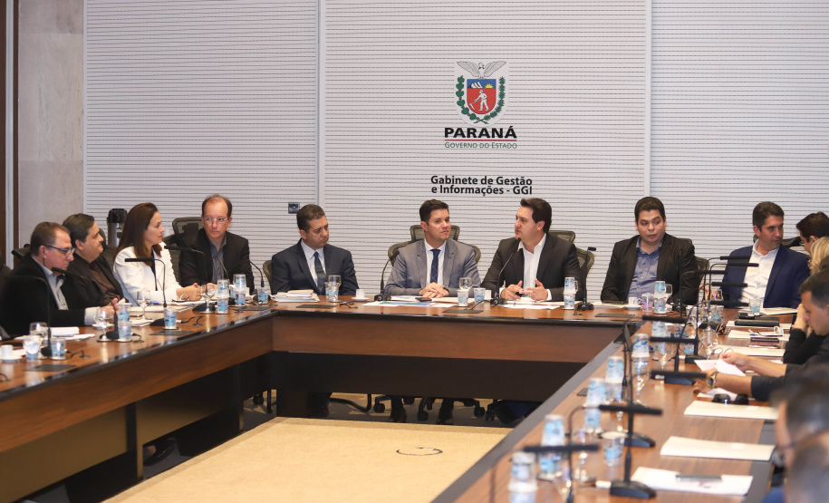 Chefes de 42 núcleos regionais do Governo do Estado das cidades de Londrina, Cornélio Procópio e Jacarezinho participaram nesta quarta-feira (22) de uma reunião com o governador Carlos Massa Ratinho Junior no Palácio Iguaçu, em Curitiba