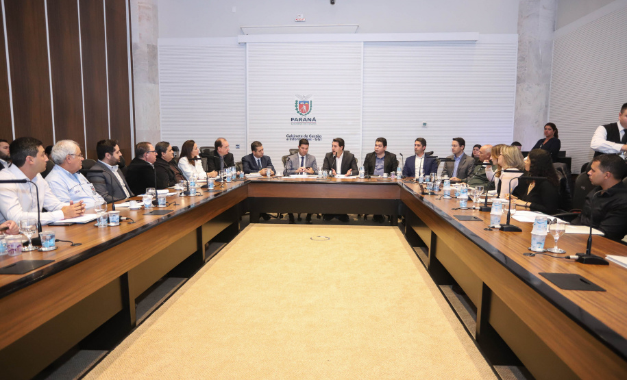 Chefes de 42 núcleos regionais do Governo do Estado das cidades de Londrina, Cornélio Procópio e Jacarezinho participaram nesta quarta-feira (22) de uma reunião com o governador Carlos Massa Ratinho Junior no Palácio Iguaçu, em Curitiba