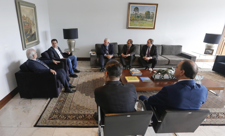 O governador Carlos Massa Ratinho Junior recebeu em seu gabinete o presidente da Assembléia de Deus, pastor Wagner Tadeu dos Santos Gaby e sua diretoria.Curitiba, 22-05-19Foto: Arnaldo Alves / ANPr