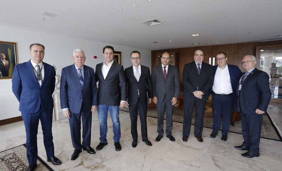 O governador Carlos Massa Ratinho Junior recebeu em seu gabinete o presidente da Assembléia de Deus, pastor Wagner Tadeu dos Santos Gaby e sua diretoria.Curitiba, 22-05-19Foto: Arnaldo Alves / ANPr