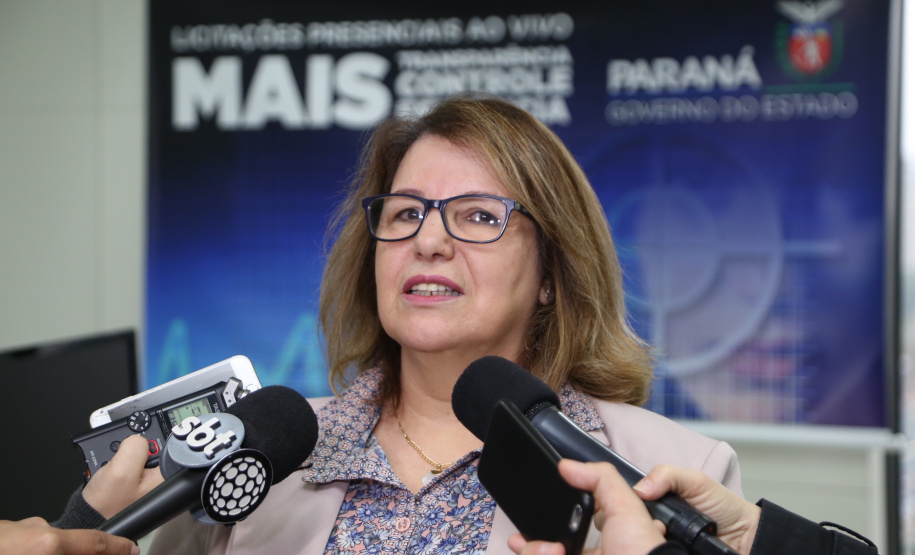 O governador Carlos Massa Ratinho Junior afirmou nesta quinta-feira (23), na Secretaria de Administração e da Previdência, que as licitações ao vivo, regulamentadas por decreto assinado em abril, garantem mais transparência ao cidadão e também aos órgãos de controle, como Ministério Público, Tribunal de Contas e Assembleia Legislativa