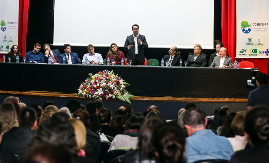 O governador Carlos Massa Ratinho Junior participa da abertura do XXXV Congresso Estadual de Secretários Municipais de Saúde do Paraná, no Centro Universitário da Fundação Assis Gurgacz (FAG)  em Cascavel nesta quinta-feira (23).   Cascavel, 23/05/2019 -  Foto: Geraldo Bubniak/ANPr