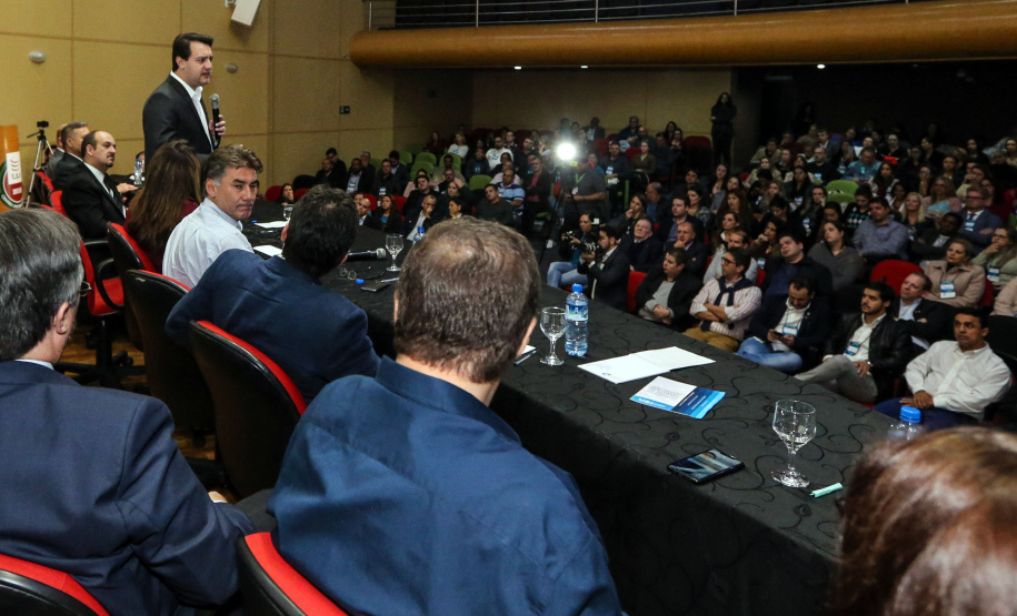 O governador Carlos Massa Ratinho Junior participa da abertura do XXXV Congresso Estadual de Secretários Municipais de Saúde do Paraná, no Centro Universitário da Fundação Assis Gurgacz (FAG)  em Cascavel nesta quinta-feira (23).   Cascavel, 23/05/2019 -  Foto: Geraldo Bubniak/ANPr