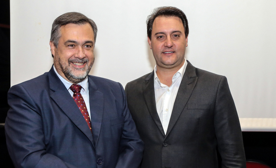 O governador Carlos Massa Ratinho Junior participa da abertura do XXXV Congresso Estadual de Secretários Municipais de Saúde do Paraná, no Centro Universitário da Fundação Assis Gurgacz (FAG)  em Cascavel nesta quinta-feira (23).   Cascavel, 23/05/2019 -  Foto: Geraldo Bubniak/ANPr