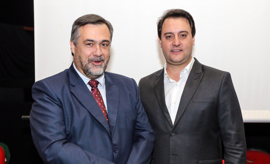 O governador Carlos Massa Ratinho Junior participa da abertura do XXXV Congresso Estadual de Secretários Municipais de Saúde do Paraná, no Centro Universitário da Fundação Assis Gurgacz (FAG)  em Cascavel nesta quinta-feira (23).   Cascavel, 23/05/2019 -  Foto: Geraldo Bubniak/ANPr