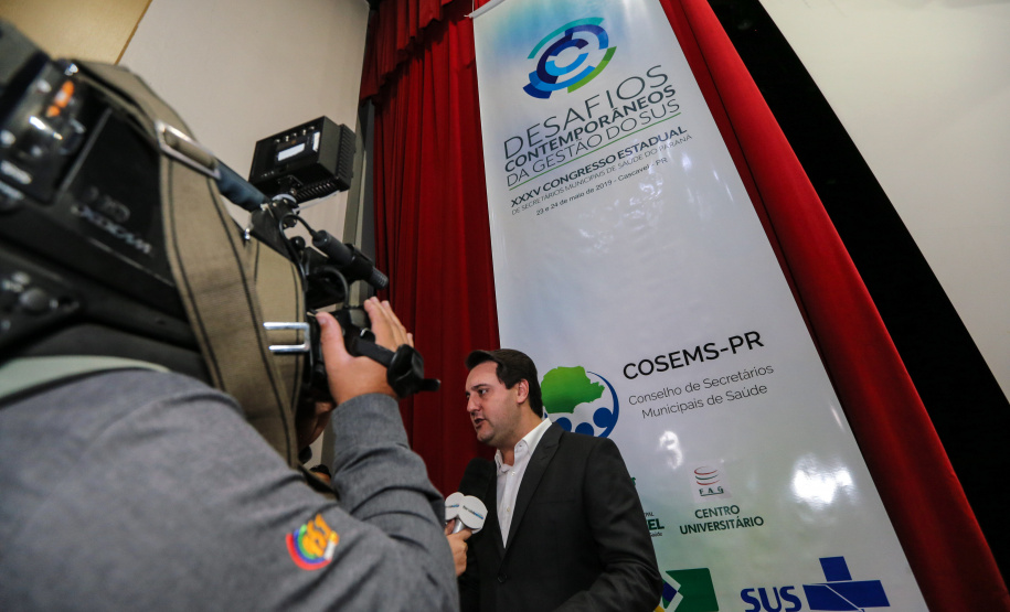 O governador Carlos Massa Ratinho Junior participa da abertura do XXXV Congresso Estadual de Secretários Municipais de Saúde do Paraná, no Centro Universitário da Fundação Assis Gurgacz (FAG)  em Cascavel nesta quinta-feira (23).   Cascavel, 23/05/2019 -  Foto: Geraldo Bubniak/ANPr