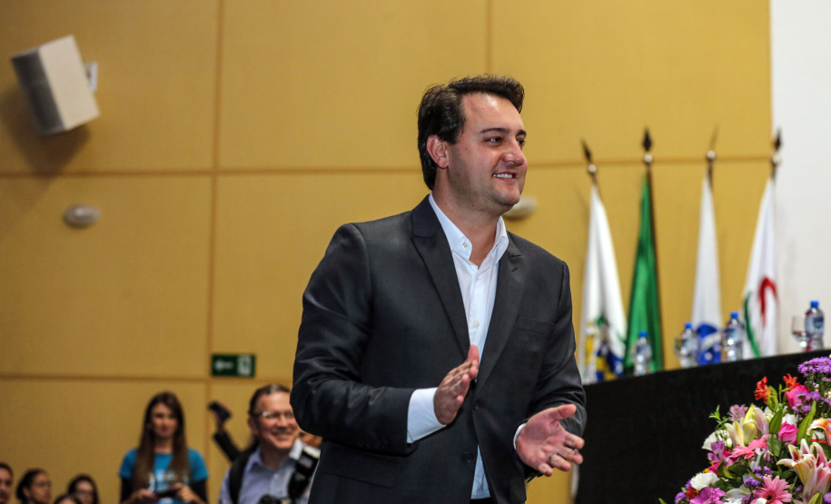 O governador Carlos Massa Ratinho Junior participa da abertura do XXXV Congresso Estadual de Secretários Municipais de Saúde do Paraná, no Centro Universitário da Fundação Assis Gurgacz (FAG)  em Cascavel nesta quinta-feira (23).   Cascavel, 23/05/2019 -  Foto: Geraldo Bubniak/ANPr