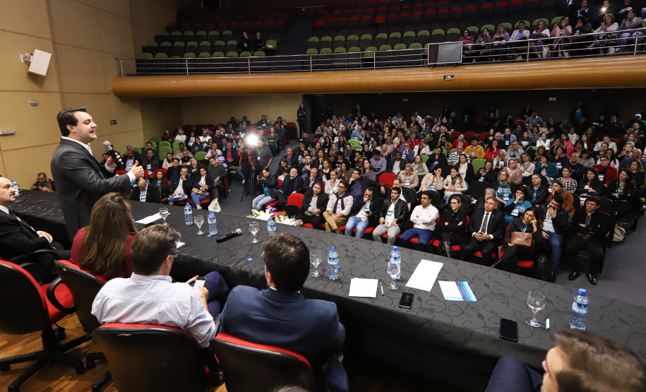 O governador Carlos Massa Ratinho Junior participa da abertura do XXXV Congresso Estadual de Secretários Municipais de Saúde do Paraná, no Centro Universitário da Fundação Assis Gurgacz (FAG)  em Cascavel nesta quinta-feira (23).   Cascavel, 23/05/2019 -  Foto: Rodrigo Félix Leal/ANPr