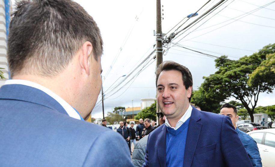 O governador Carlos Massa Ratinho Junior se reúne com prefeitos na sede da Associação dos Municípios do Oeste do Paraná (Amop) em Cascavel nesta sexta-feira (24),  para confirmar recursos do Estado para investimentos nos municípios. No mesmo encontro são anunciados investimentos que a Copel fará na região Oeste nos próximos três anos.   Cascavel, 24/05/2019 -  Foto: Geraldo Bubniak/ANPr