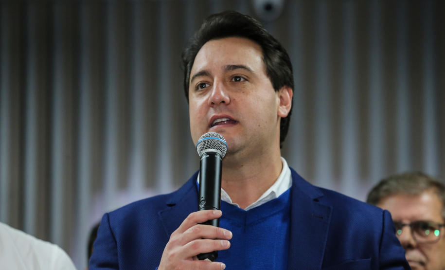 O governador Carlos Massa Ratinho Junior se reúne com prefeitos na sede da Associação dos Municípios do Oeste do Paraná (Amop) em Cascavel nesta sexta-feira (24),  para confirmar recursos do Estado para investimentos nos municípios. No mesmo encontro são anunciados investimentos que a Copel fará na região Oeste nos próximos três anos.   Cascavel, 24/05/2019 -  Foto: Geraldo Bubniak/ANPr