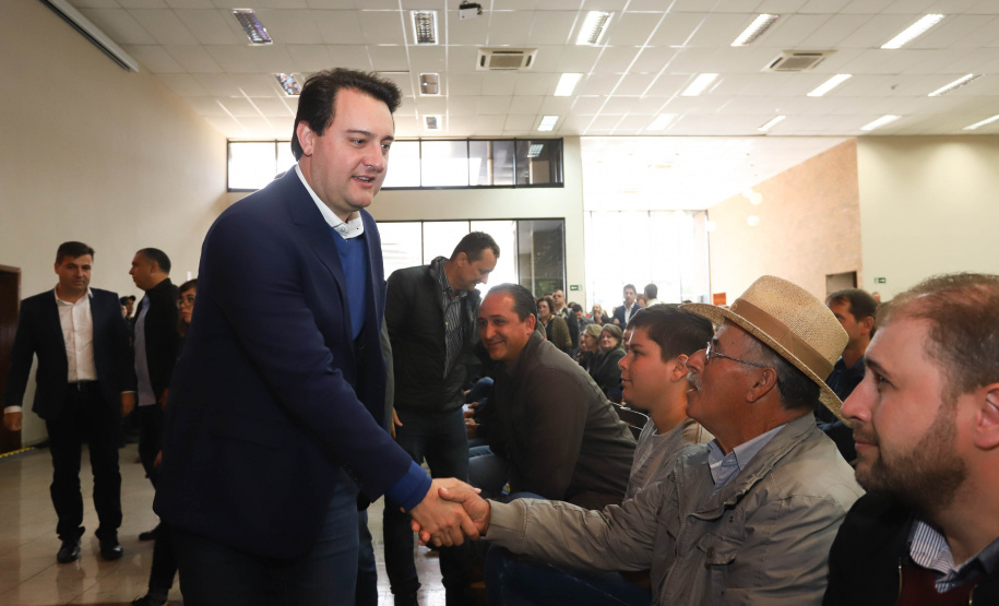 O governador Carlos Massa Ratinho Junior e o presidente da Copel, Daniel Pimentel Slaviero, anunciam nesta sexta-feira (24) os investimentos da Companhia na região Oeste do Paraná para os próximos três anos. Foto: Rodrigo Felix Leal/ANPr