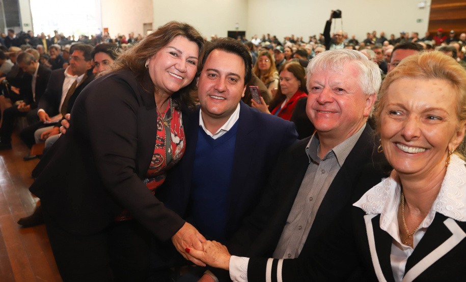 O governador Carlos Massa Ratinho Junior e o presidente da Copel, Daniel Pimentel Slaviero, anunciam nesta sexta-feira (24) os investimentos da Companhia na região Oeste do Paraná para os próximos três anos. Foto: Rodrigo Felix Leal/ANPr