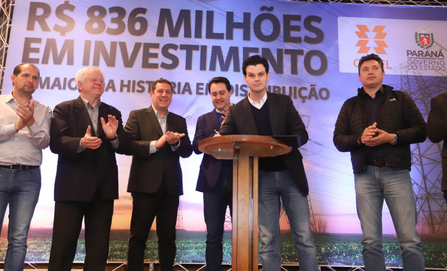 O governador Carlos Massa Ratinho Junior e o presidente da Copel, Daniel Pimentel Slaviero, anunciam nesta sexta-feira (24) os investimentos da Companhia na região Oeste do Paraná para os próximos três anos. Foto: Rodrigo Felix Leal/ANPr