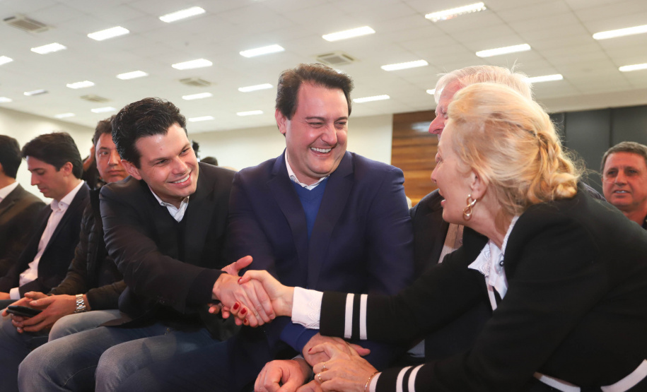 O governador Carlos Massa Ratinho Junior e o presidente da Copel, Daniel Pimentel Slaviero, anunciam nesta sexta-feira (24) os investimentos da Companhia na região Oeste do Paraná para os próximos três anos. Foto: Rodrigo Felix Leal/ANPr