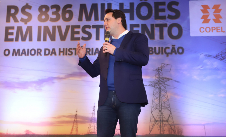 O governador Carlos Massa Ratinho Junior e o presidente da Copel, Daniel Pimentel Slaviero, anunciam nesta sexta-feira (24) os investimentos da Companhia na região Oeste do Paraná para os próximos três anos. Foto: Rodrigo Felix Leal/ANPr