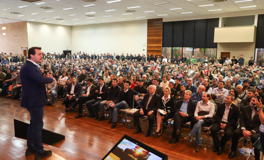 O governador Carlos Massa Ratinho Junior e o presidente da Copel, Daniel Pimentel Slaviero, anunciam nesta sexta-feira (24) os investimentos da Companhia na região Oeste do Paraná para os próximos três anos. Foto: Rodrigo Felix Leal/ANPr