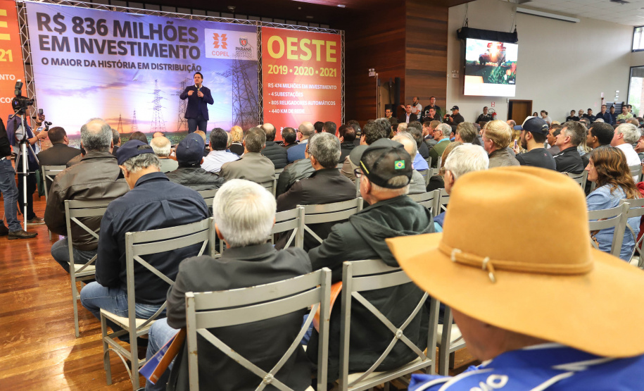 O governador Carlos Massa Ratinho Junior e o presidente da Copel, Daniel Pimentel Slaviero, anunciam nesta sexta-feira (24) os investimentos da Companhia na região Oeste do Paraná para os próximos três anos. Foto: Rodrigo Felix Leal/ANPr