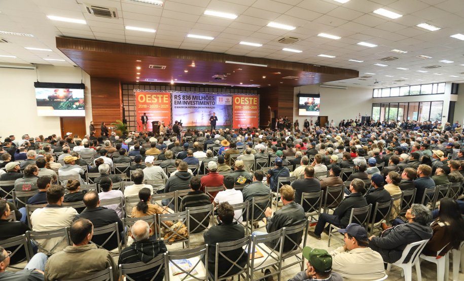 O governador Carlos Massa Ratinho Junior e o presidente da Copel, Daniel Pimentel Slaviero, anunciam nesta sexta-feira (24) os investimentos da Companhia na região Oeste do Paraná para os próximos três anos. Foto: Rodrigo Felix Leal/ANPr