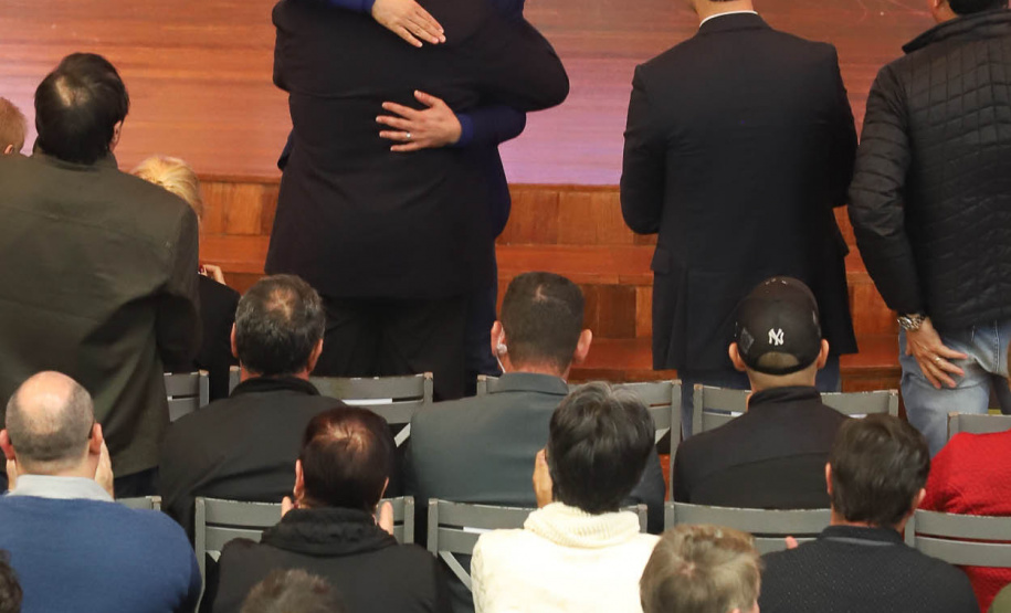 O governador Carlos Massa Ratinho Junior e o presidente da Copel, Daniel Pimentel Slaviero, anunciam nesta sexta-feira (24) os investimentos da Companhia na região Oeste do Paraná para os próximos três anos. Foto: Rodrigo Felix Leal/ANPr