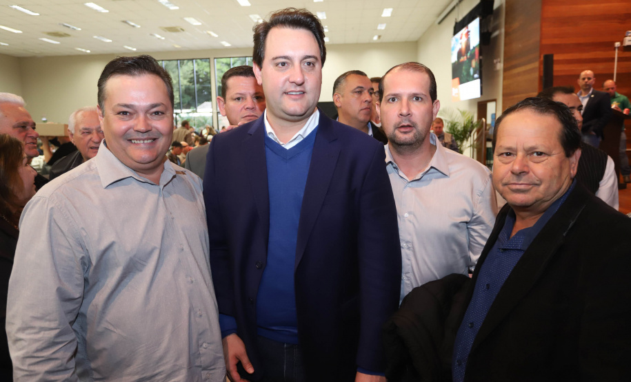 O governador Carlos Massa Ratinho Junior e o presidente da Copel, Daniel Pimentel Slaviero, anunciam nesta sexta-feira (24) os investimentos da Companhia na região Oeste do Paraná para os próximos três anos. Foto: Rodrigo Felix Leal/ANPr