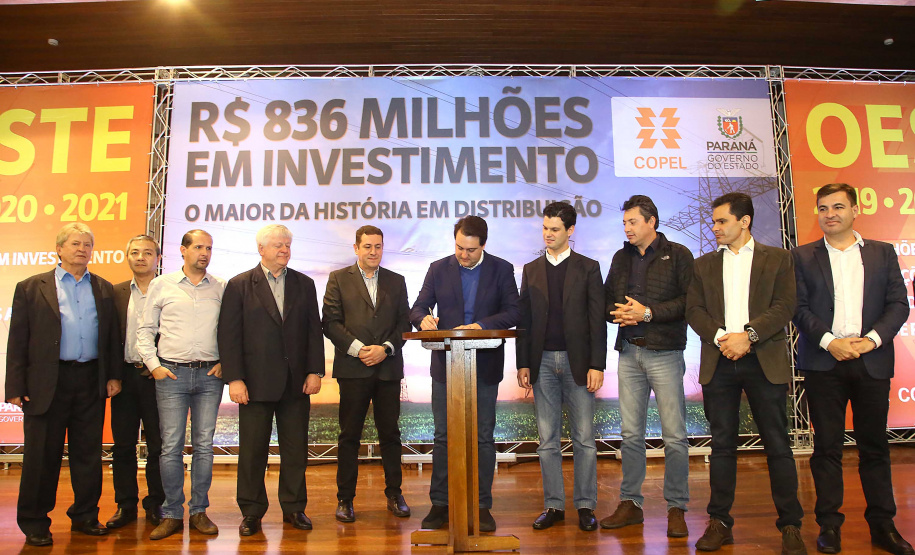 O governador Carlos Massa Ratinho Junior e o presidente da Copel, Daniel Pimentel Slaviero, anunciaram nesta sexta-feira (24) os investimentos da Companhia na região Oeste do Paraná para os próximos três anos. Foto: Jaelson Lucas/ANPr