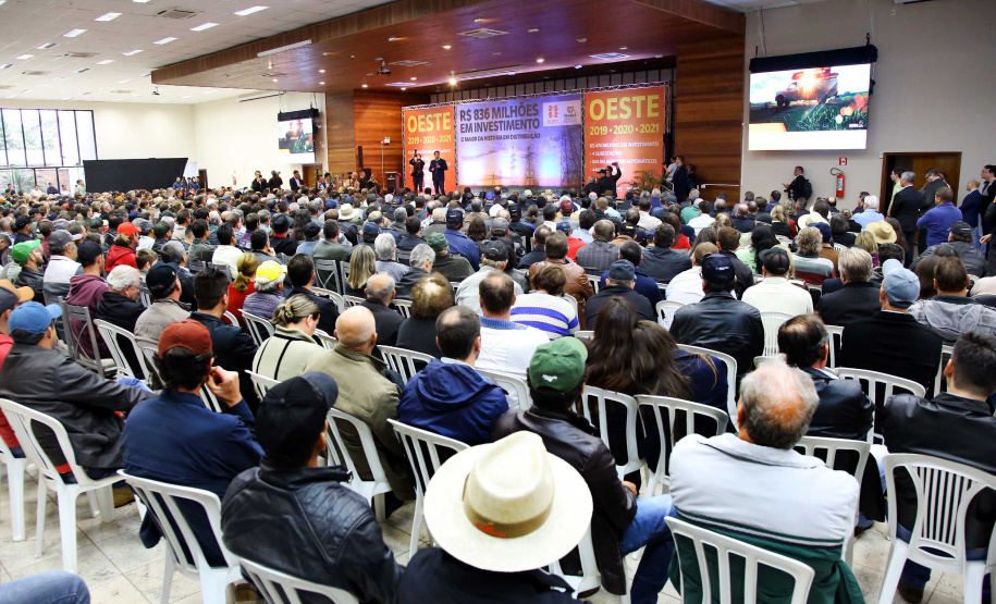 O governador Carlos Massa Ratinho Junior e o presidente da Copel, Daniel Pimentel Slaviero, anunciaram nesta sexta-feira (24) os investimentos da Companhia na região Oeste do Paraná para os próximos três anos. Foto: Jaelson Lucas/ANPr