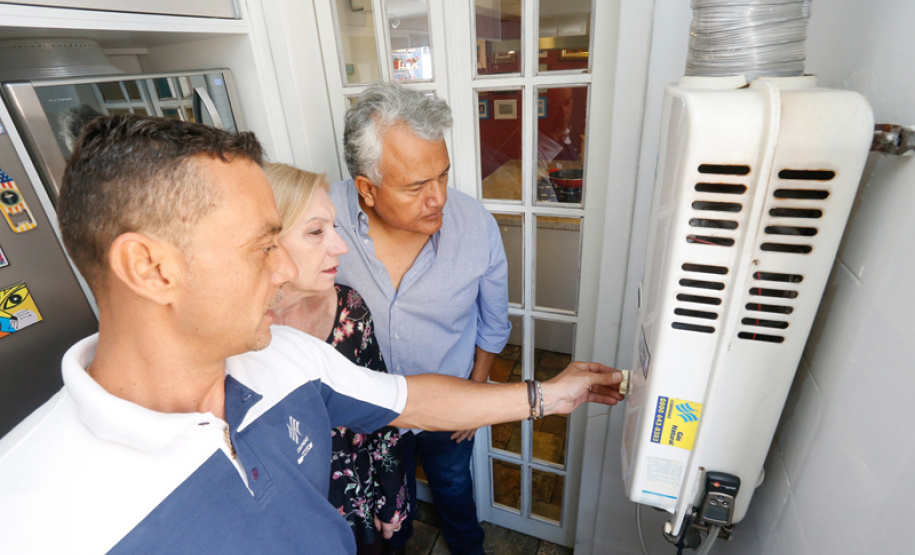 A manutenção dos aquecedores a gás deve ser ainda mais cuidadosa no inverno. Com a queda das temperaturas, o equipamento é mais utilizado e a tendência é manter as janelas e portas fechadas. Os ambientes mal ventilados se tornam o cenário ideal para o acúmulo de um gás tóxico: o monóxido de carbono. Sem cor e nem cheiro é difícil percebê-lo e sua inalação pode ser fatal. - Foto: Valterci Santos