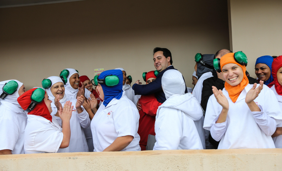 O governador Carlos Massa Ratinho Junior conhece as obras de ampliação do abatedouro de aves Unitá, pertencente às cooperativas Copacol, Cooperflora e Coagru acompanhado do presidente da Copacol, Valter Pitol.  Ubiratã, 24/05/2019 -  Foto: Geraldo Bubniak/ANPr