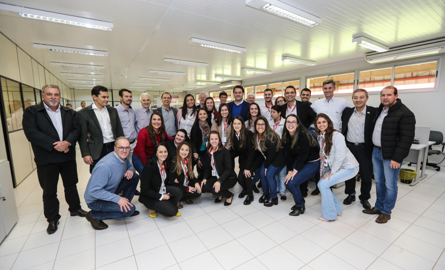 O governador Carlos Massa Ratinho Junior conhece as obras de ampliação do abatedouro de aves Unitá, pertencente às cooperativas Copacol, Cooperflora e Coagru acompanhado do presidente da Copacol, Valter Pitol.  Ubiratã, 24/05/2019 -  Foto: Geraldo Bubniak/ANPr