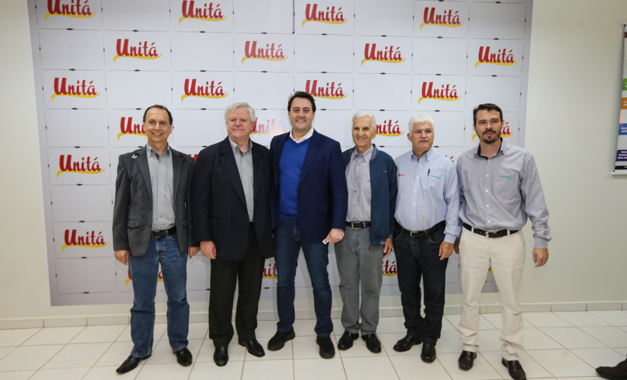 O governador Carlos Massa Ratinho Junior conhece as obras de ampliação do abatedouro de aves Unitá, pertencente às cooperativas Copacol, Cooperflora e Coagru acompanhado do presidente da Copacol, Valter Pitol.  Ubiratã, 24/05/2019 -  Foto: Geraldo Bubniak/ANPr