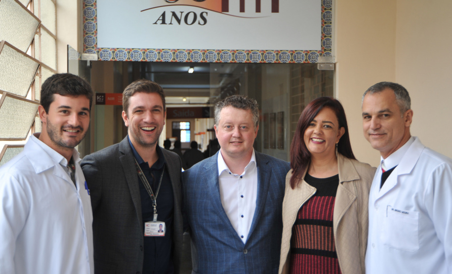 O Hospital do Trabalhador (HT), que faz parte da rede de unidades próprias do Estado, recebeu hoje o médico especialista em ortopedia do Hospital Sacrè Coeur, de Quebec, no Canadá, Stephane Leduc, para procedimento cirúrgico que dá continuidade de intercâmbio entre as instituições.  Curitiba, 24/05/2019  -  Foto: Igor Felipe Agostini Duarte Uchua/SESA